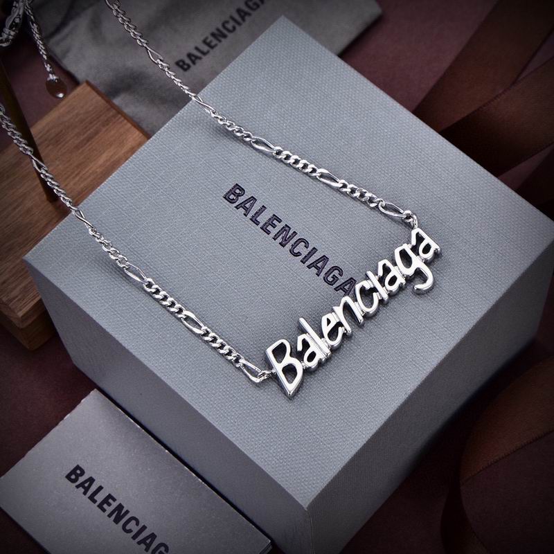 Balenciaga necklace 12lyr03